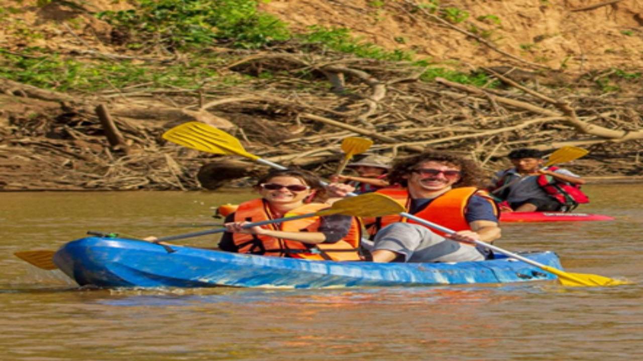 5-Day Tambopata Tour: Chuncho Macaw Clay Lick, Sandoval & Yacumama Lake