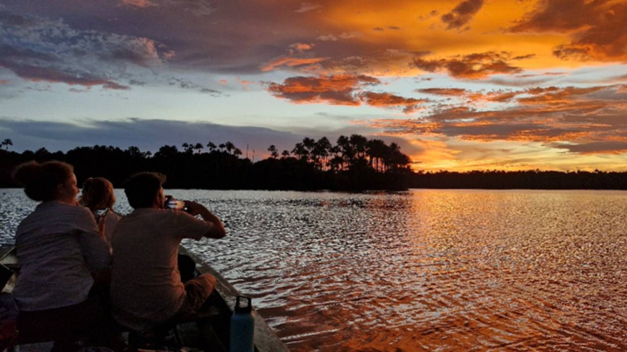 5-Day Tambopata Tour: Chuncho Macaw Clay Lick, Sandoval & Yacumama Lake